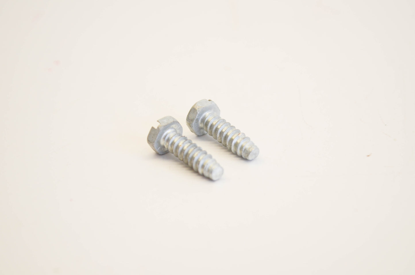 New OEM Briggs & Stratton 93469, BR93469 Self Tapping Screw Qty 2 NOS