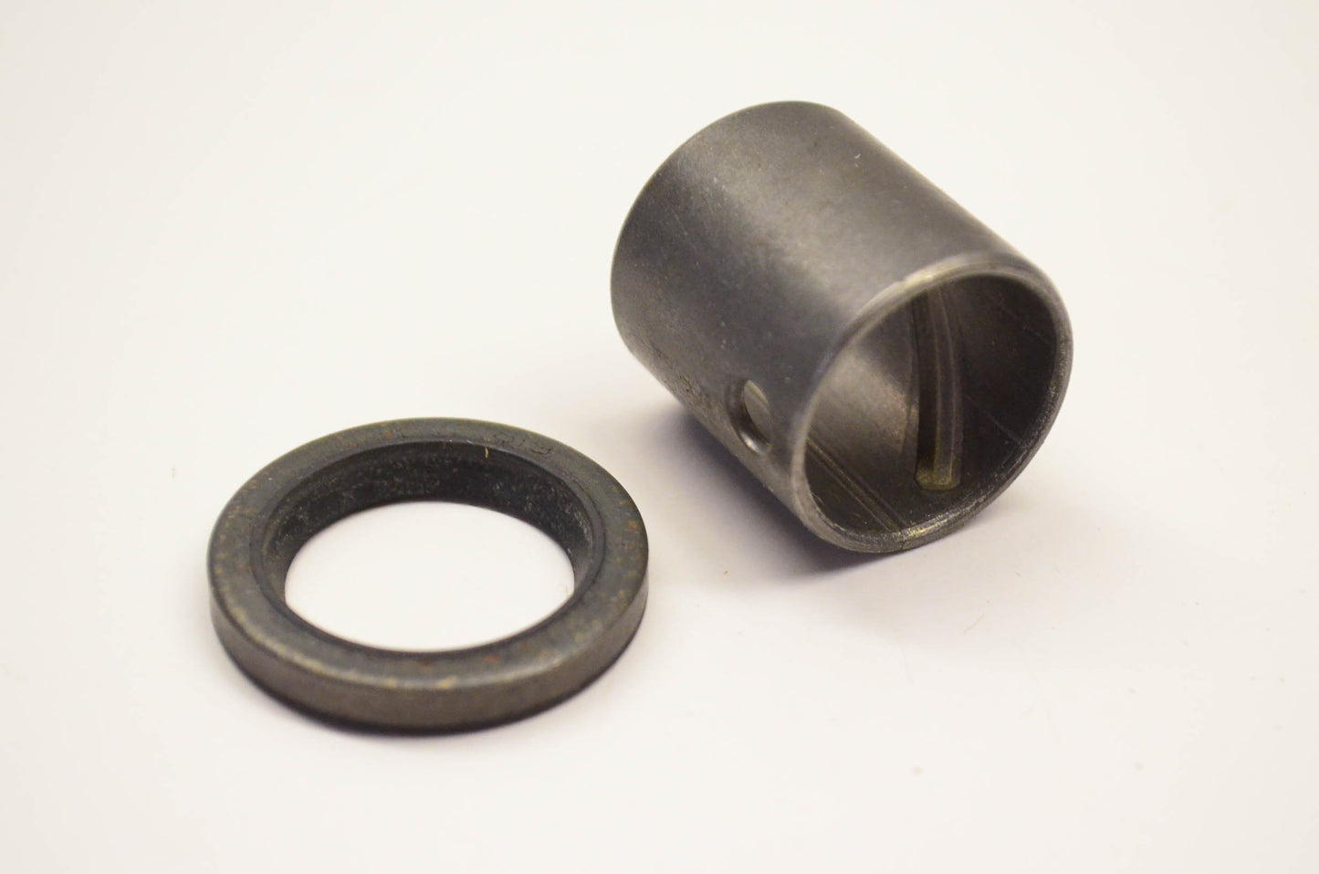 New OEM Briggs & Stratton 297565 Cylinder Bushing Kit NOS