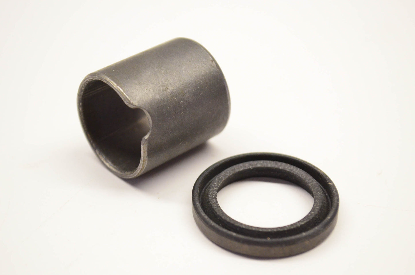 New OEM Briggs & Stratton 297565 Cylinder Bushing Kit NOS