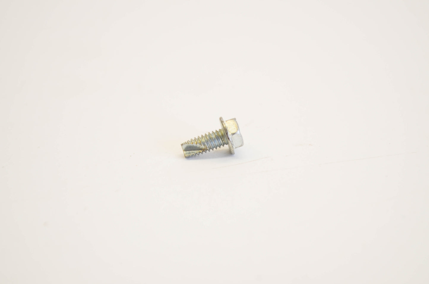 New OEM Briggs & Stratton 93705, 9012, BR93705 Screw NOS