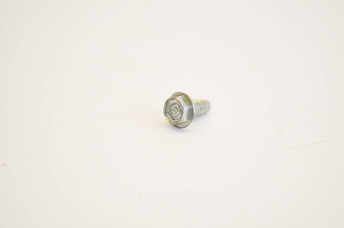 New OEM Briggs & Stratton 93705, 9012, BR93705 Screw NOS