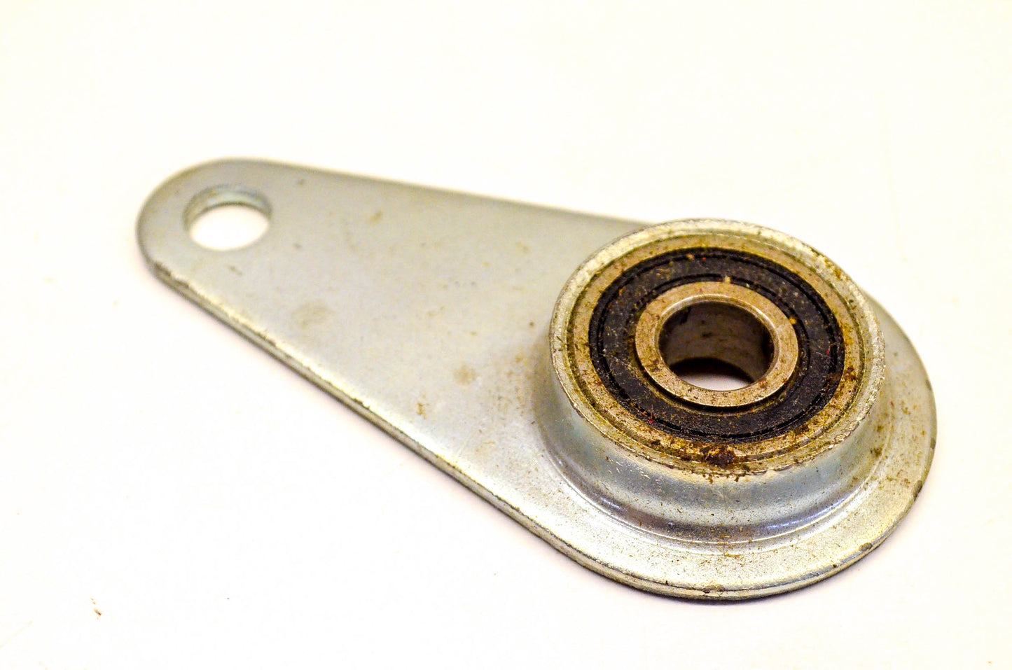New OEM Briggs & Stratton 50629, 7050629, 7050629YP Bearing Holder NOS