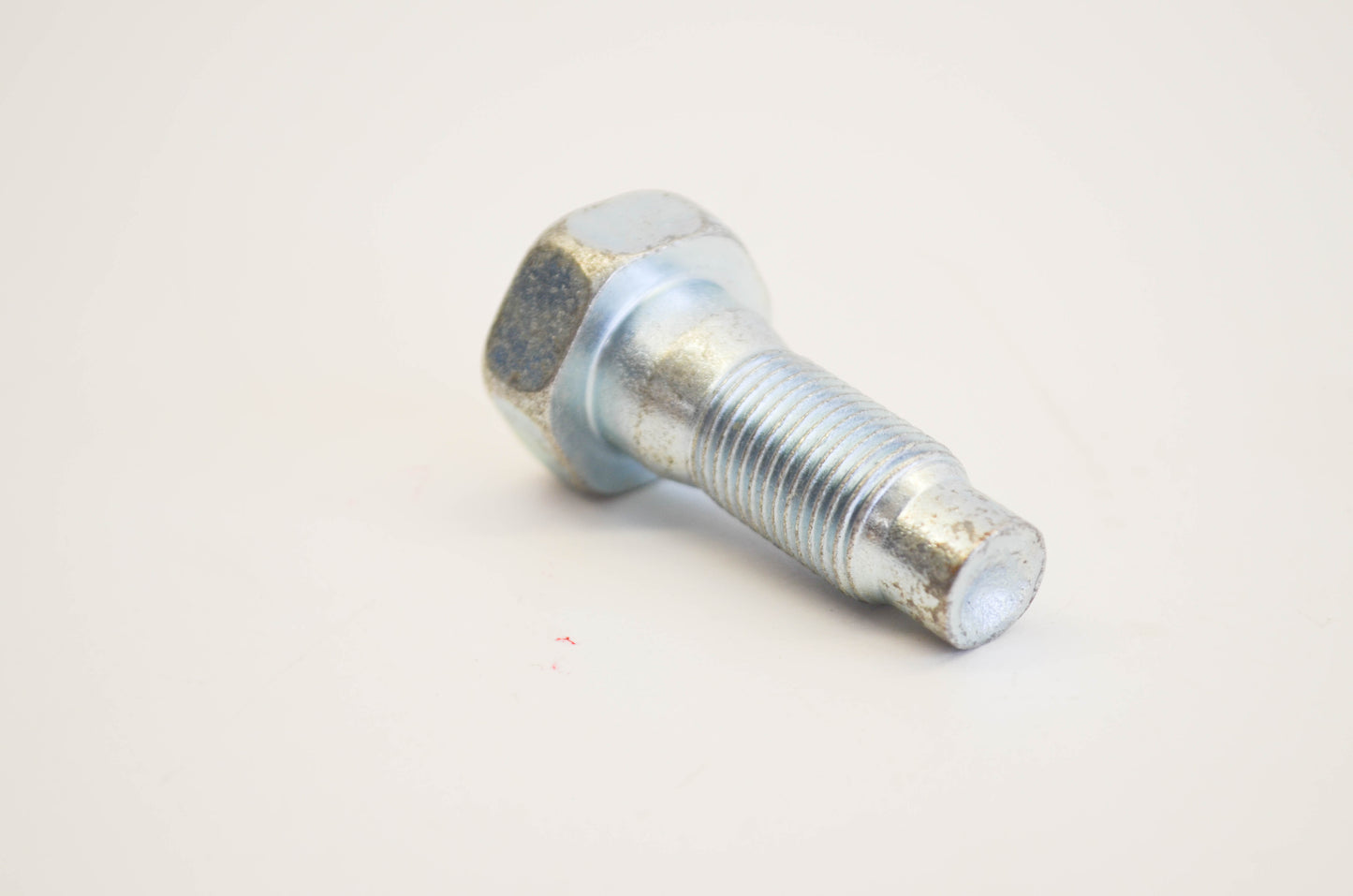 New OEM Briggs & Stratton 94673, 9212 Shoulder Screw NOS