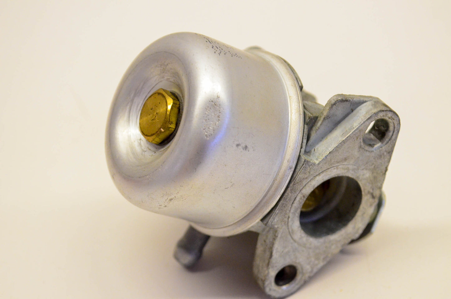 New OEM Briggs & Stratton 692649 Carburetor NOS