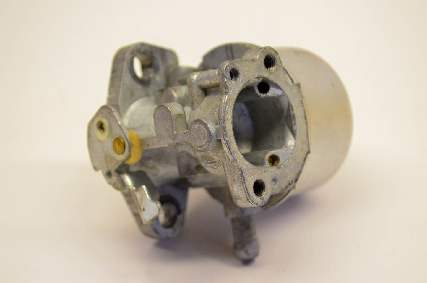 New OEM Briggs & Stratton 692649 Carburetor NOS