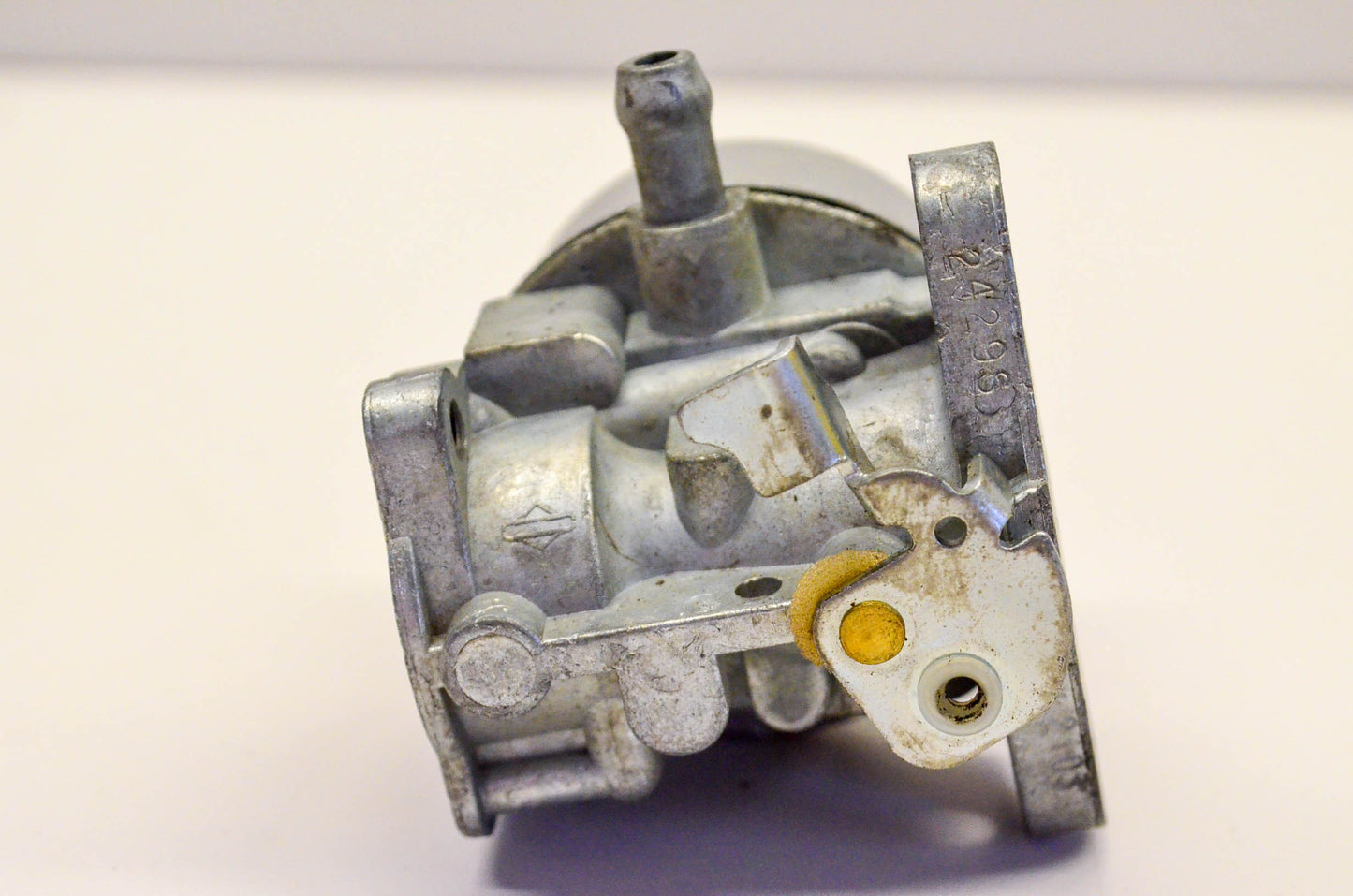New OEM Briggs & Stratton 692649 Carburetor NOS