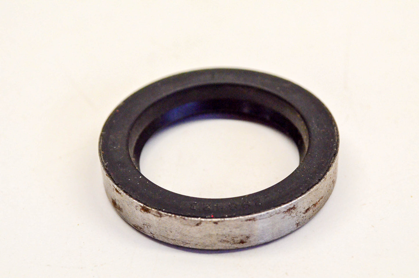 New OEM Briggs & Stratton 298423 Oil Seal NOS
