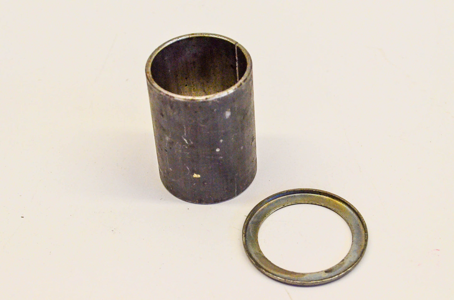 New OEM Briggs & Stratton 29037 Crankcase Bushing NOS