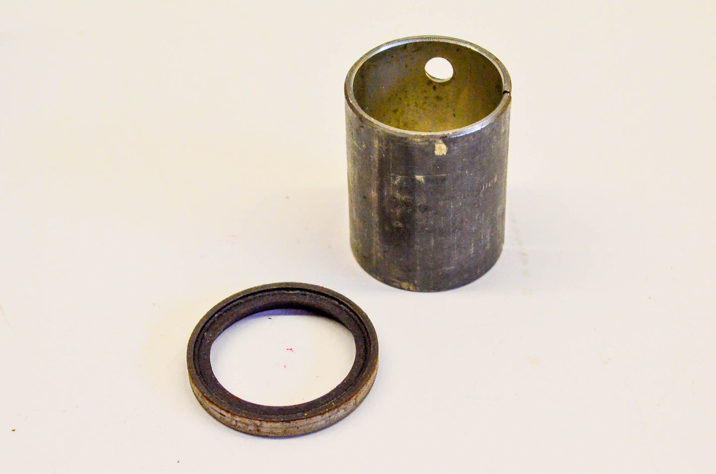 New OEM Briggs & Stratton 290332 Mag Plate Bushing NOS