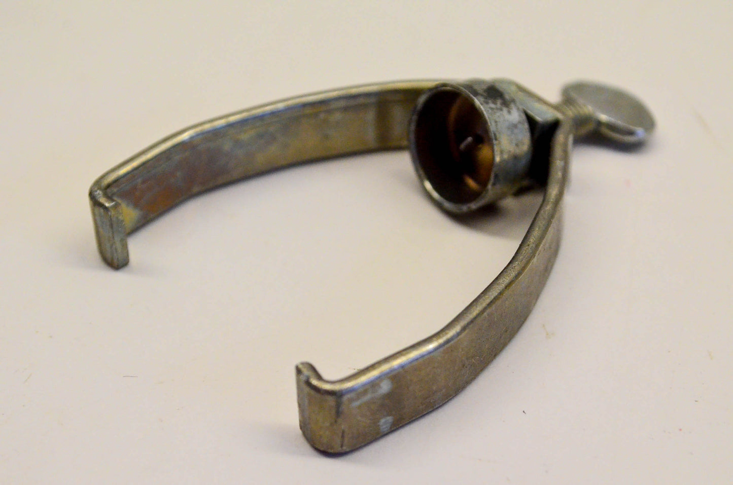 New OEM Briggs & Stratton 99665 Bowl Yoke NOS