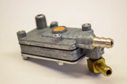 New OEM Briggs & Stratton 390665 Fuel Pump Assembly NOS