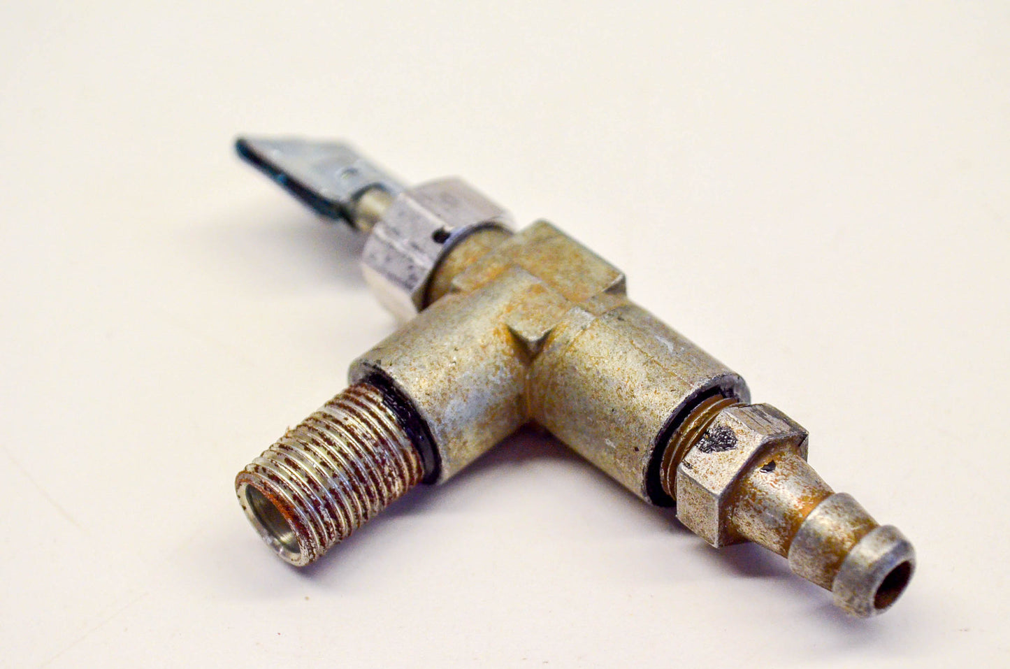 New OEM Briggs & Stratton 399949 Fuel Valve NOS