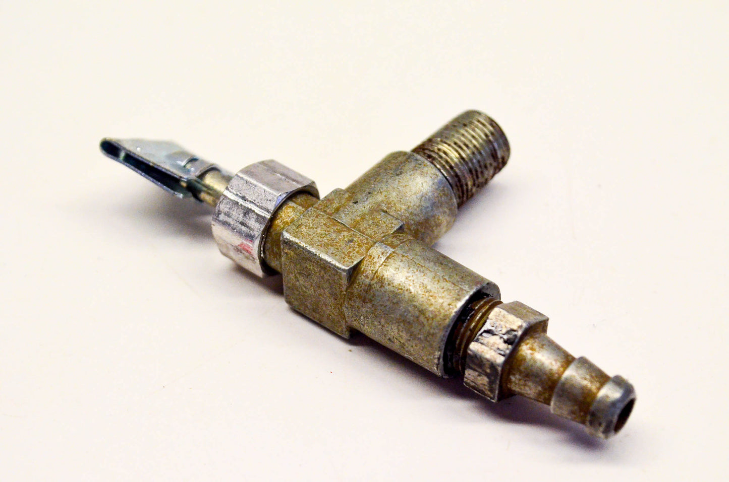New OEM Briggs & Stratton 399949 Fuel Valve NOS