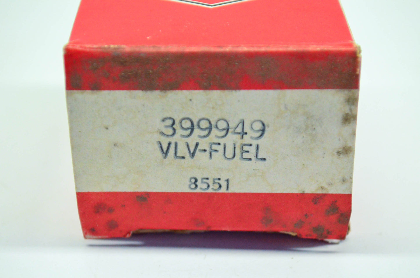 New OEM Briggs & Stratton 399949 Fuel Valve NOS