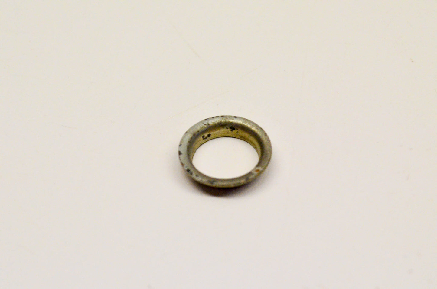 New OEM Briggs & Stratton 93516, 750 Eyelet Seal NOS