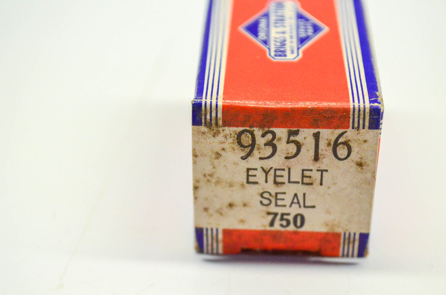 New OEM Briggs & Stratton 93516, 750 Eyelet Seal NOS