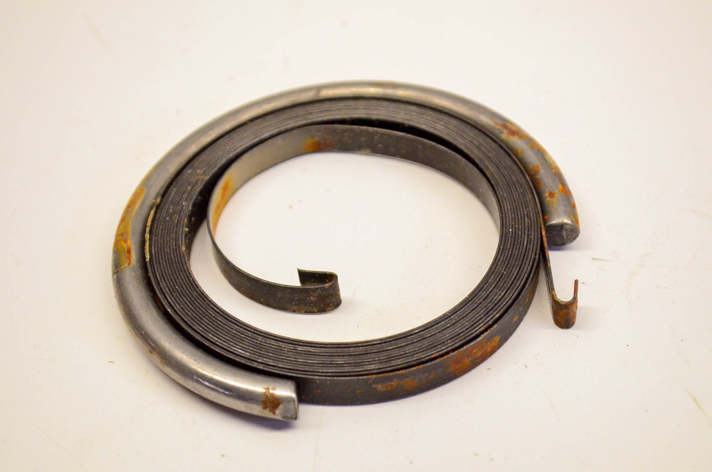 New OEM Briggs & Stratton 262594 Rewind Starter Spring NOS