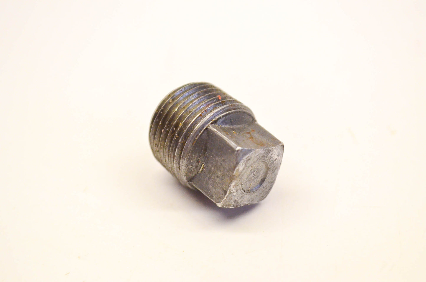 New OEM Briggs & Stratton 91084, 690946 Oil Plug NOS