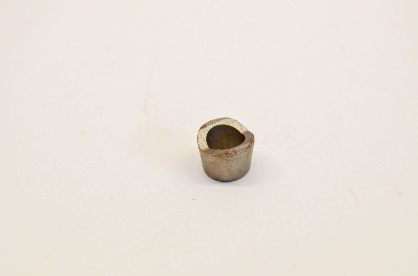 New OEM Briggs & Stratton 230127 Valve Spring Retainer NOS