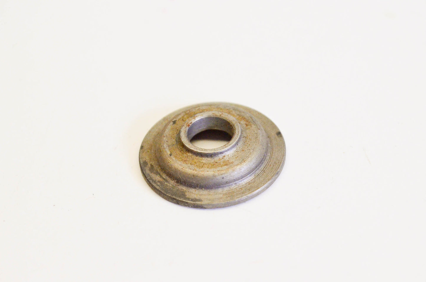 New OEM Briggs & Stratton 230477 Valve Spring Retainer NOS
