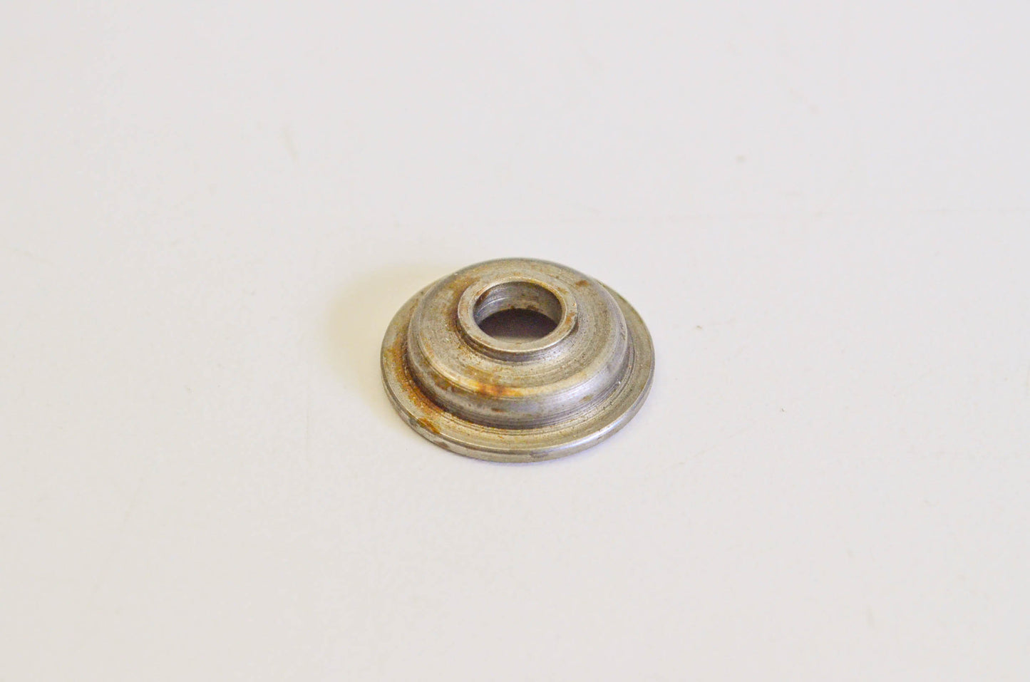 New OEM Briggs & Stratton 23184 Valve Spring Retainer NOS