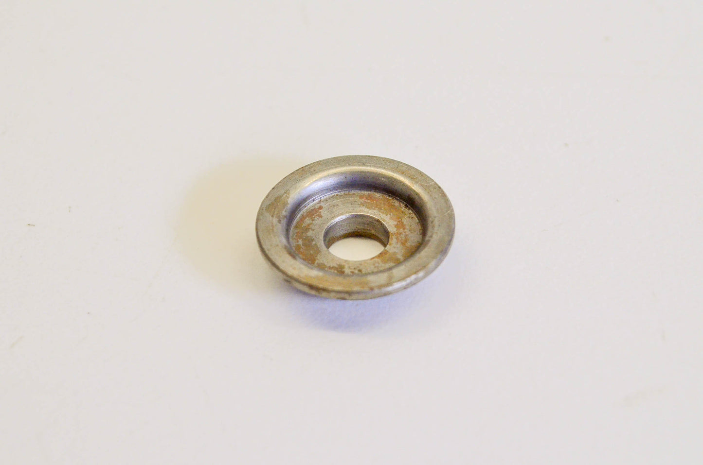 New OEM Briggs & Stratton 23184 Valve Spring Retainer NOS
