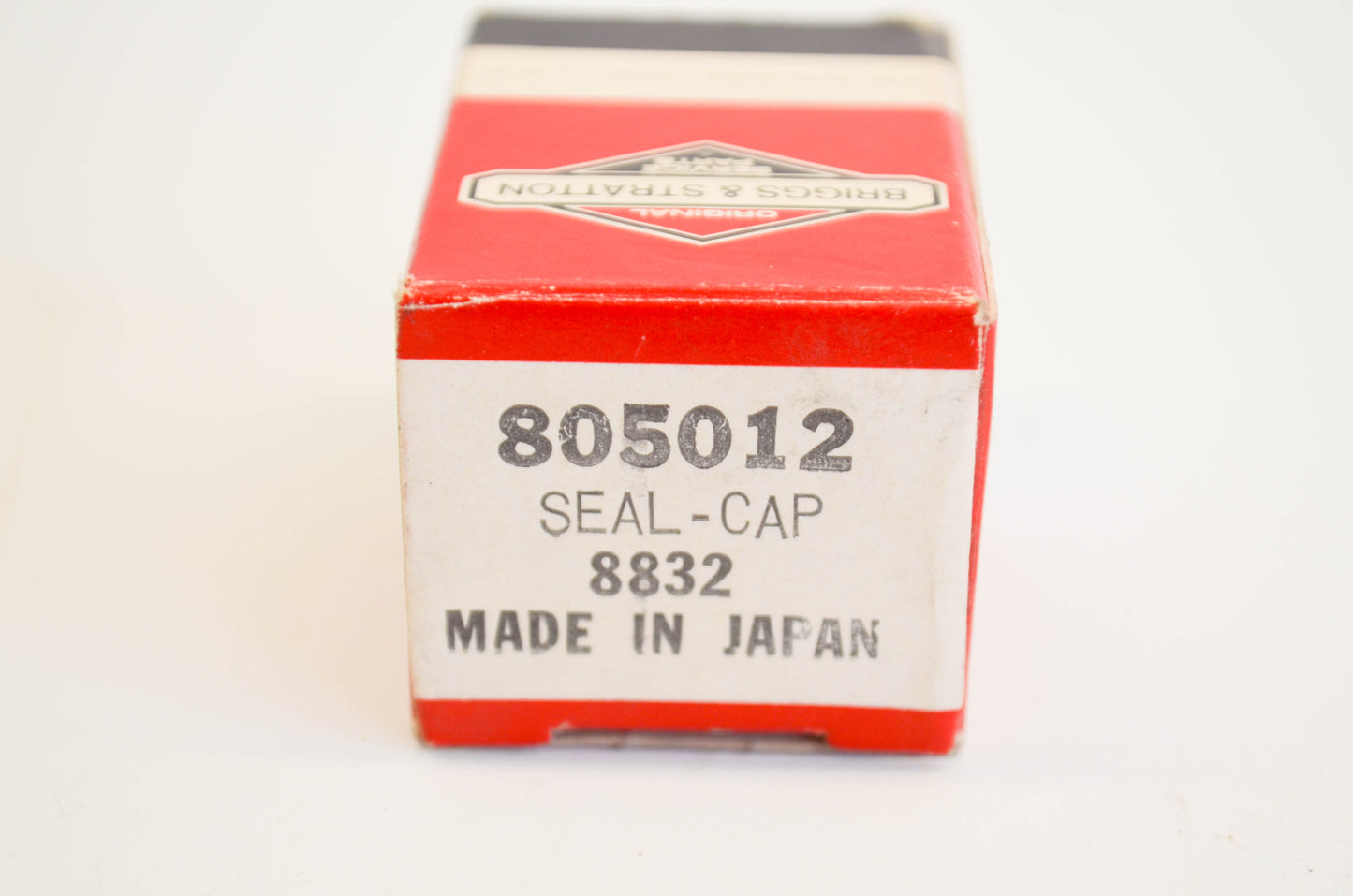 New OEM Briggs & Stratton 805012, 8832 Cap Seal NOS