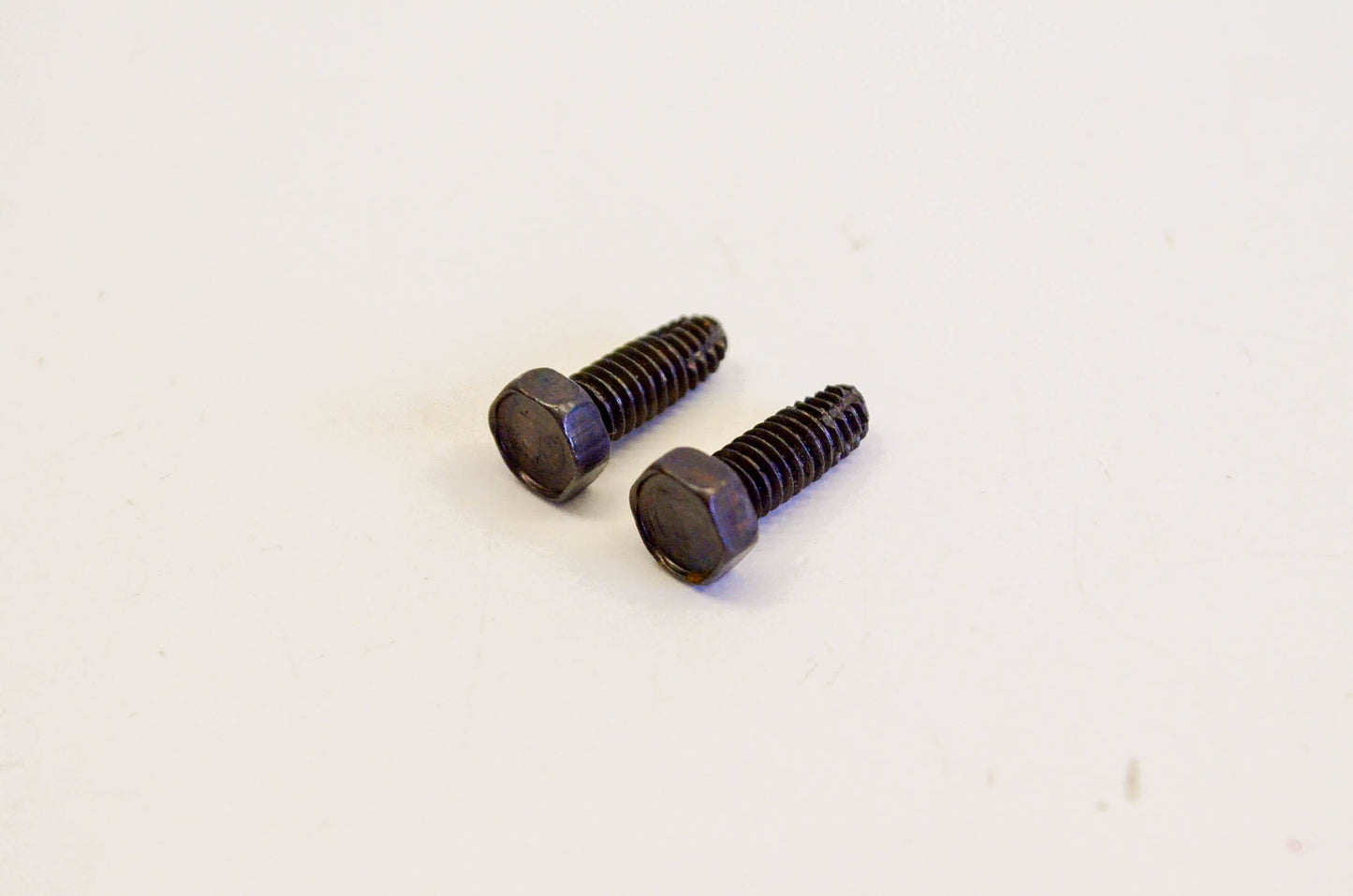 New OEM Briggs & Stratton 93254 Self Tapping Screws Qty 2 NOS