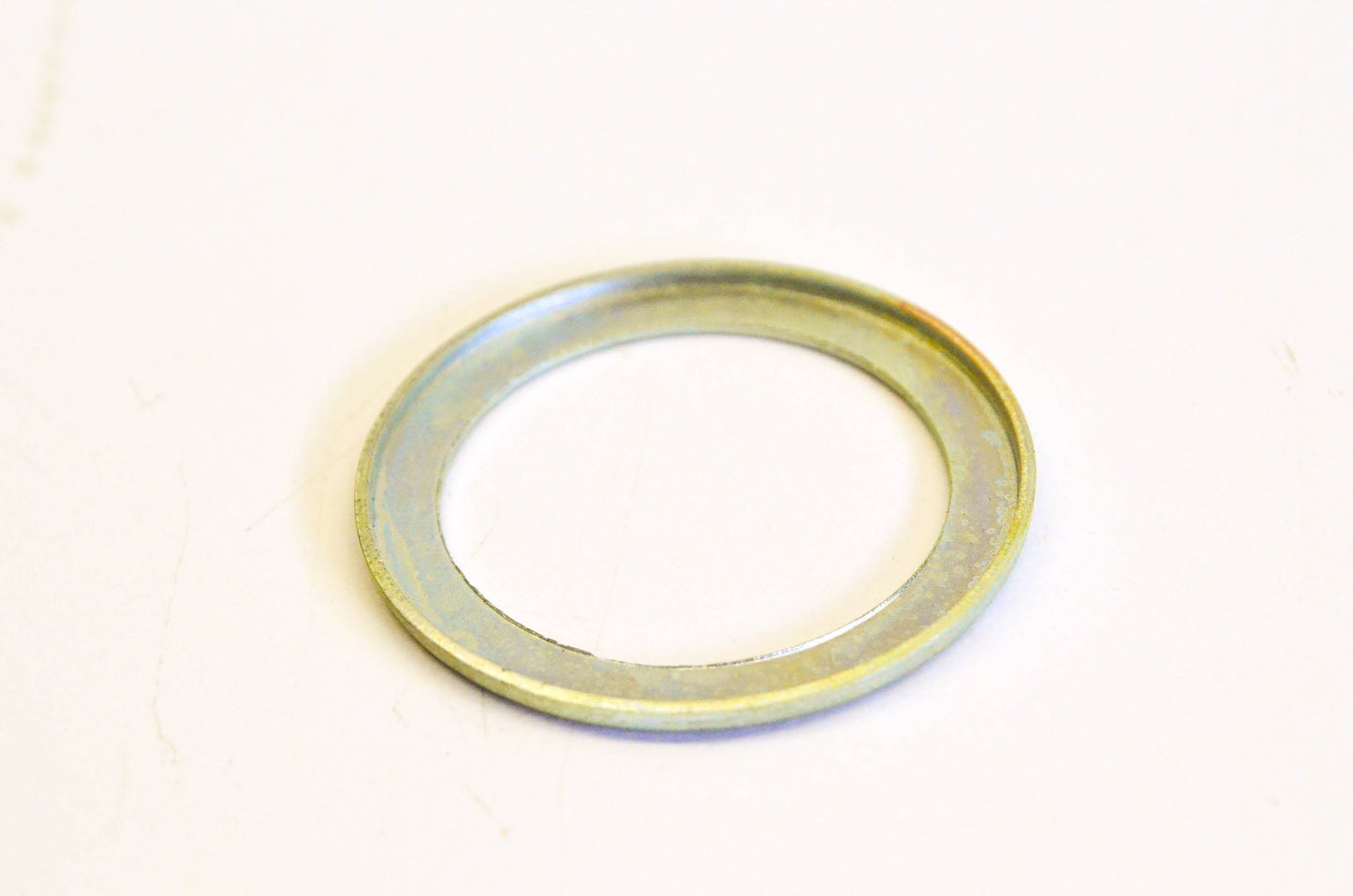 New OEM Briggs & Stratton 68712 Oil Retainer Ring NOS
