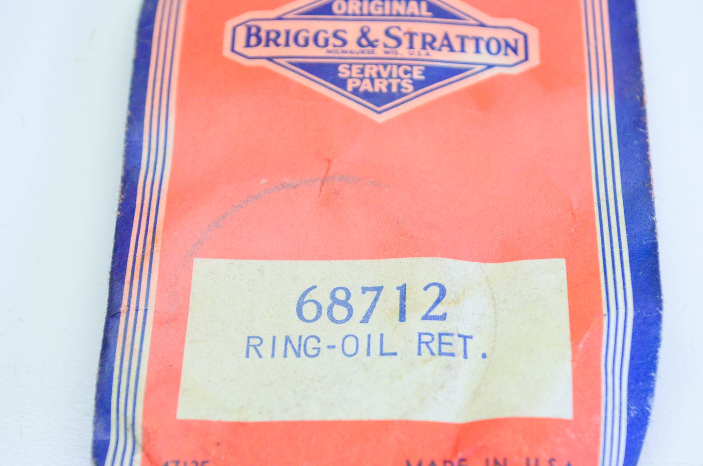 New OEM Briggs & Stratton 68712 Oil Retainer Ring NOS