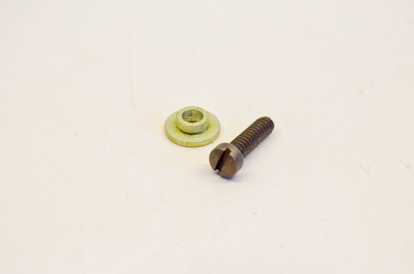 New OEM Briggs & Stratton 298031 Carburetor Lever Screw NOS