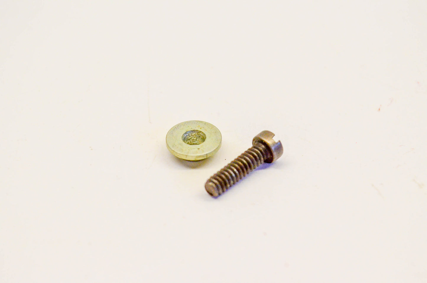 New OEM Briggs & Stratton 298031 Carburetor Lever Screw NOS
