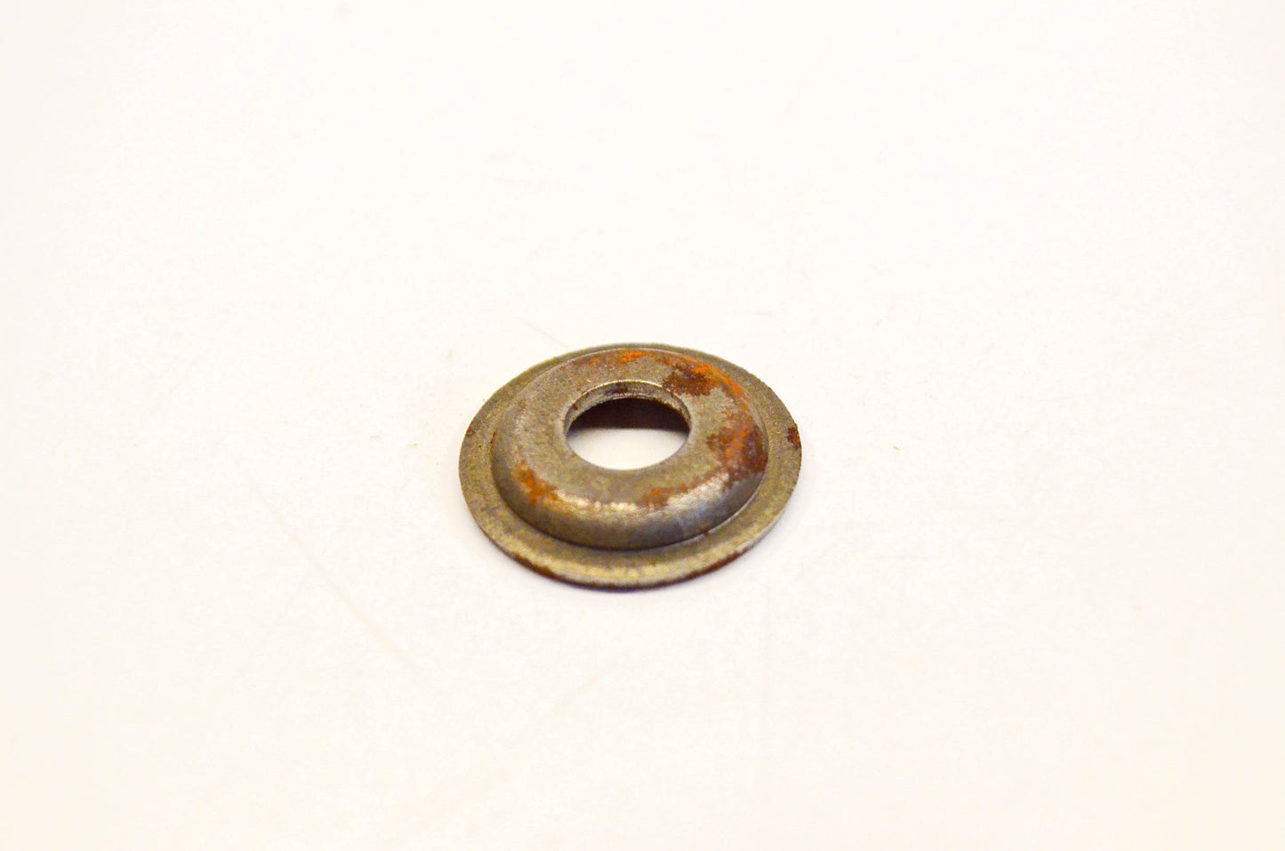 New OEM Briggs & Stratton 62534 Retainer Valve NOS