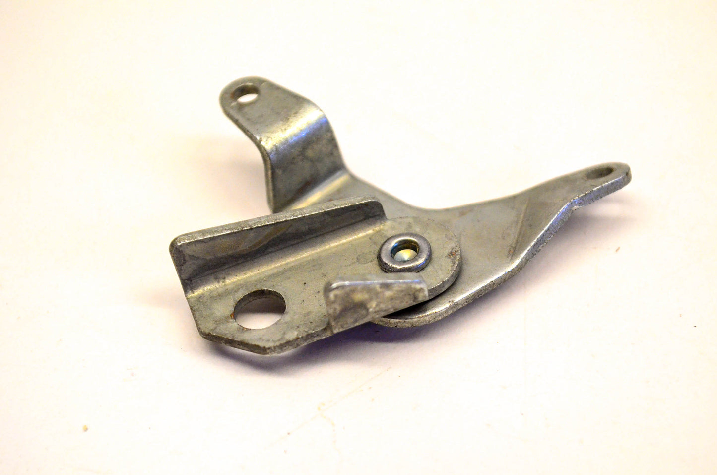 New OEM Briggs & Stratton 490207, 690652 Throttle Shaft NOS