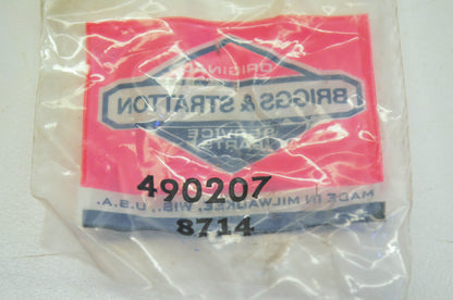New OEM Briggs & Stratton 490207, 690652 Throttle Shaft NOS