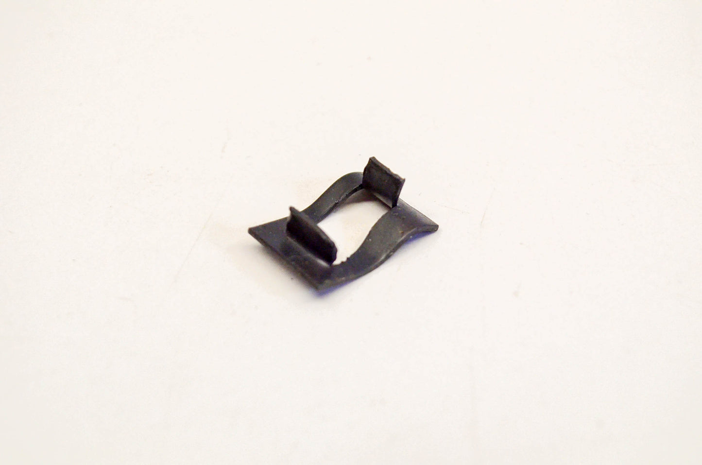 New OEM Briggs & Stratton 222598, 121 Spring Anchor NOS