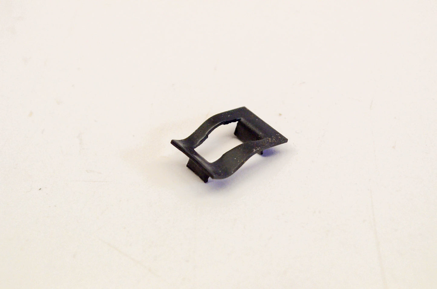 New OEM Briggs & Stratton 222598, 121 Spring Anchor NOS