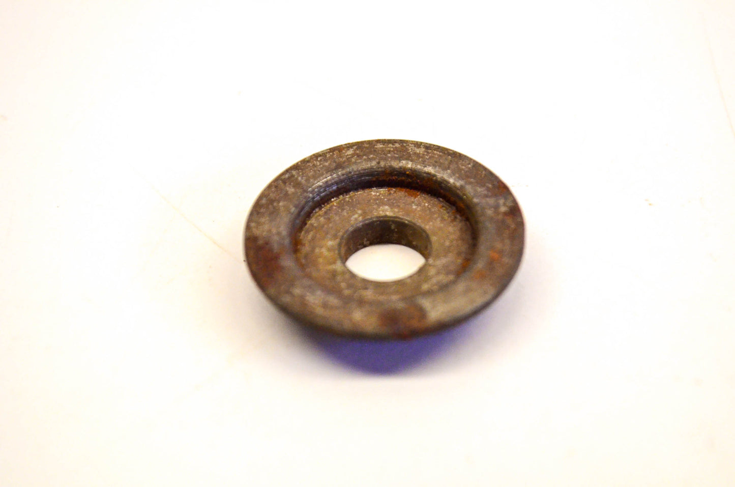 New OEM Briggs & Stratton 230477 Valve Spring Retainer NOS