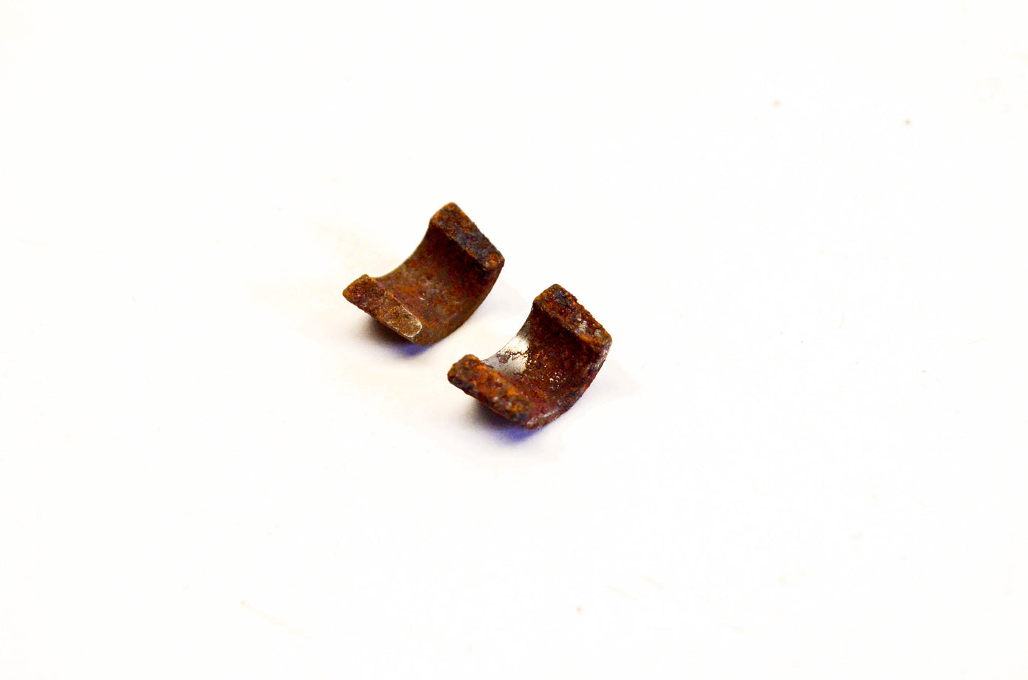 New OEM Briggs & Stratton 68283, 8520 Valve Spring Retainer Collar Qty 2 NOS