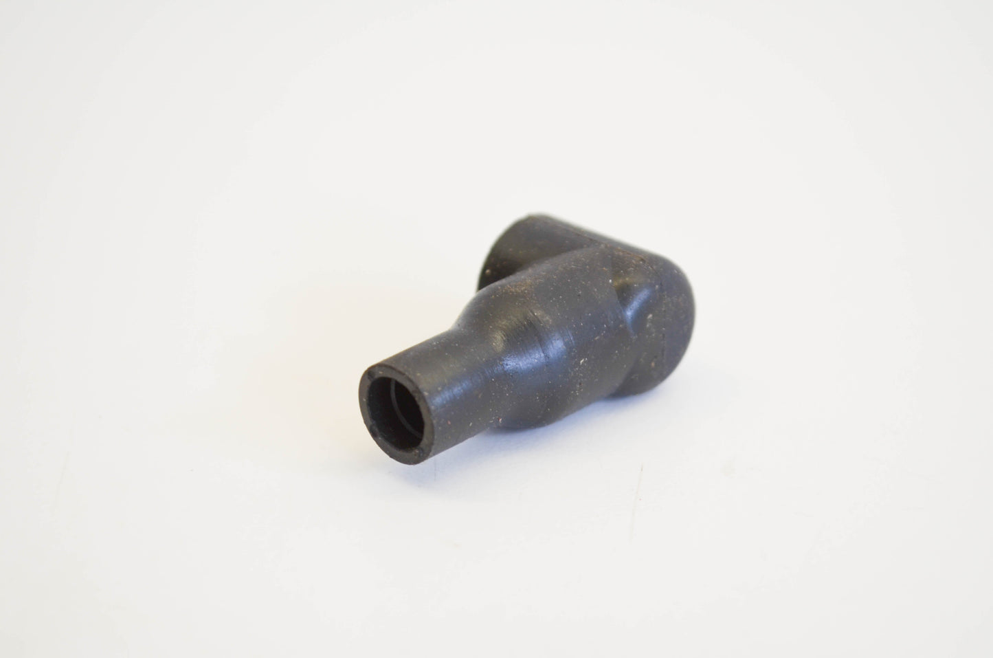 New OEM Briggs & Stratton 66538, 9220 Spark Plug Elbow NOS