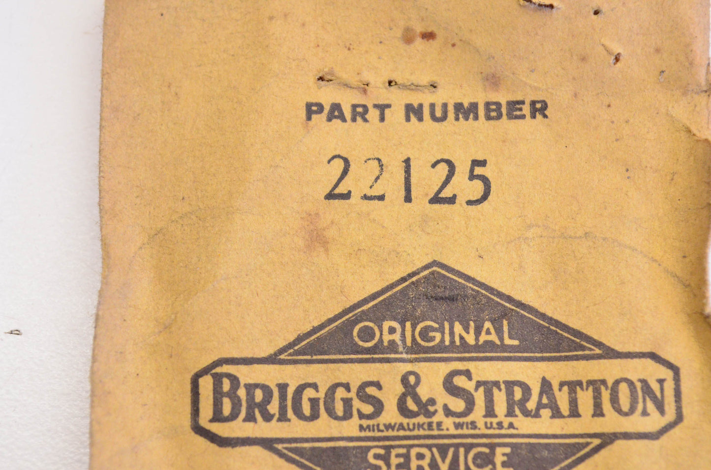 New OEM Briggs & Stratton 22125 Air Cleaner Elbow Brace NOS