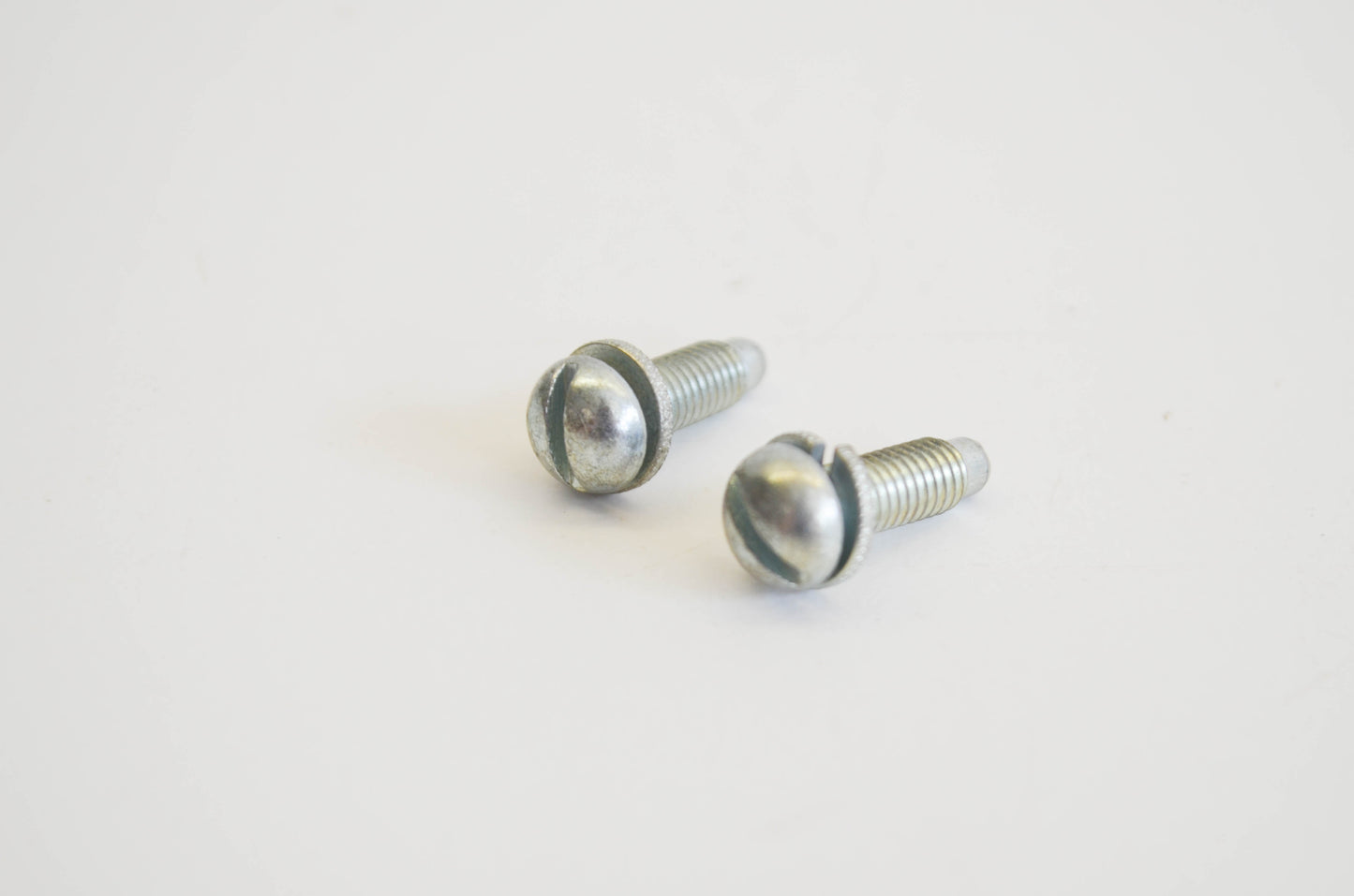 New OEM Briggs & Stratton 93440, 140 Screw Qty 2 NOS