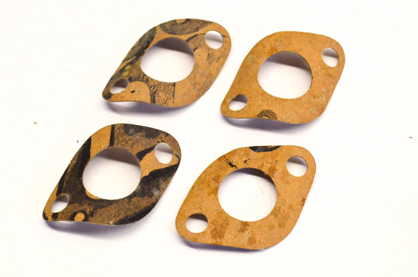 New OEM Briggs & Stratton 68987 Carburetor Mounting Gasket Qty 4 NOS