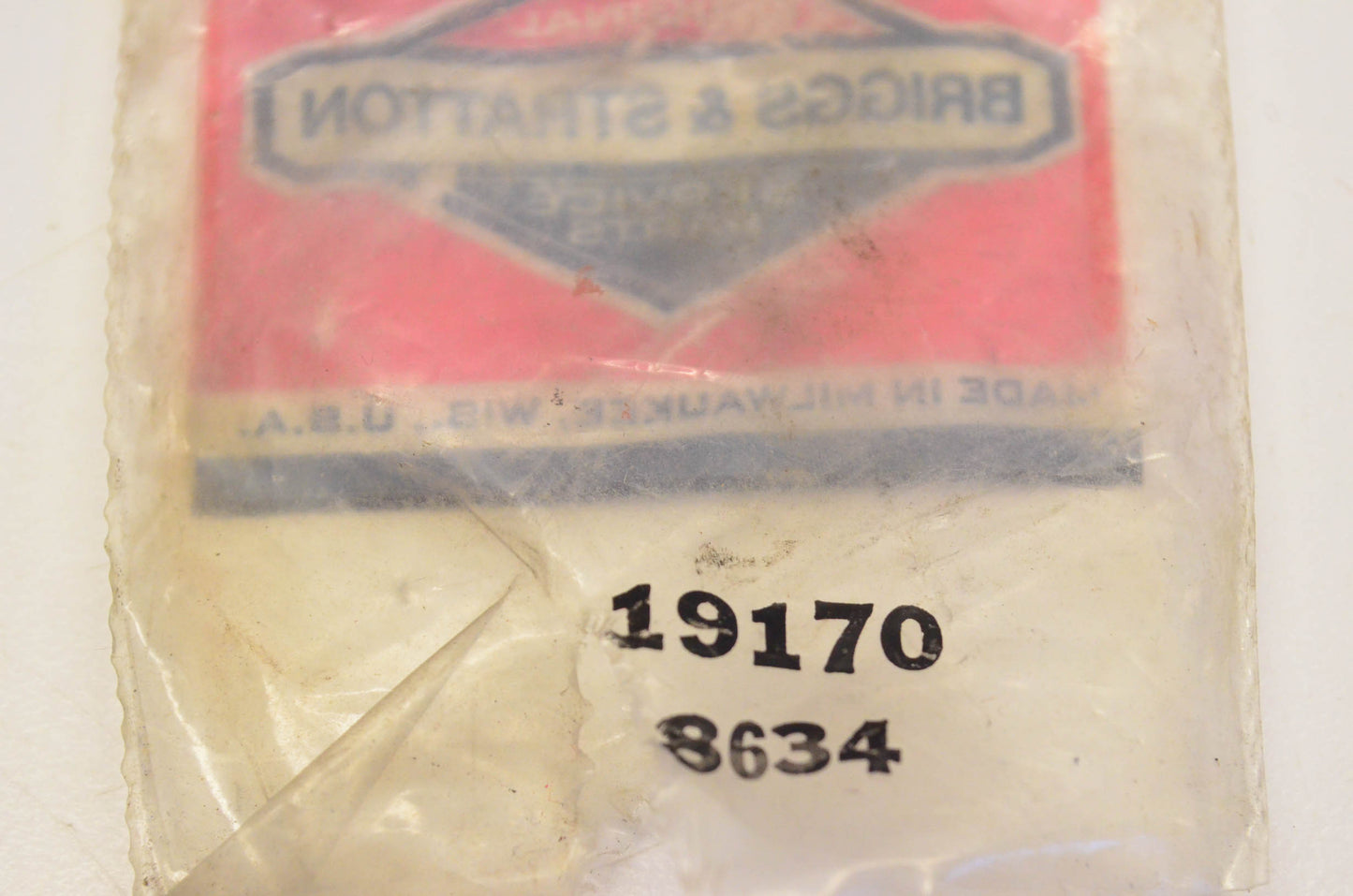 New OEM Briggs & Stratton 19170, 8634 Guide Bushing NOS