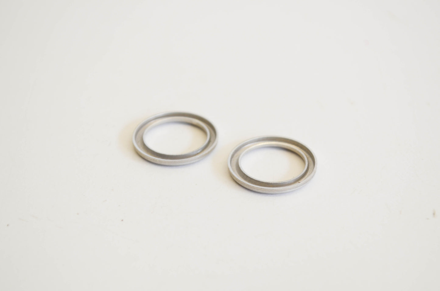 New OEM Briggs & Stratton 221377, 8805 Spring Cap Qty 2 NOS
