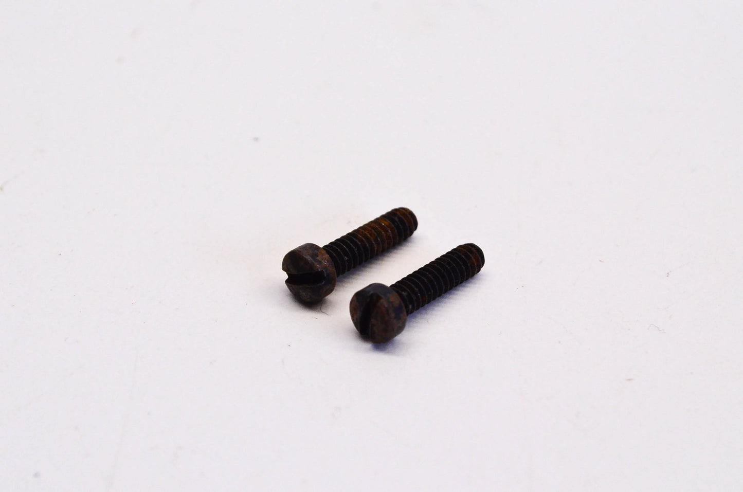 New OEM Briggs & Stratton 90199 Screw Qty 2 NOS