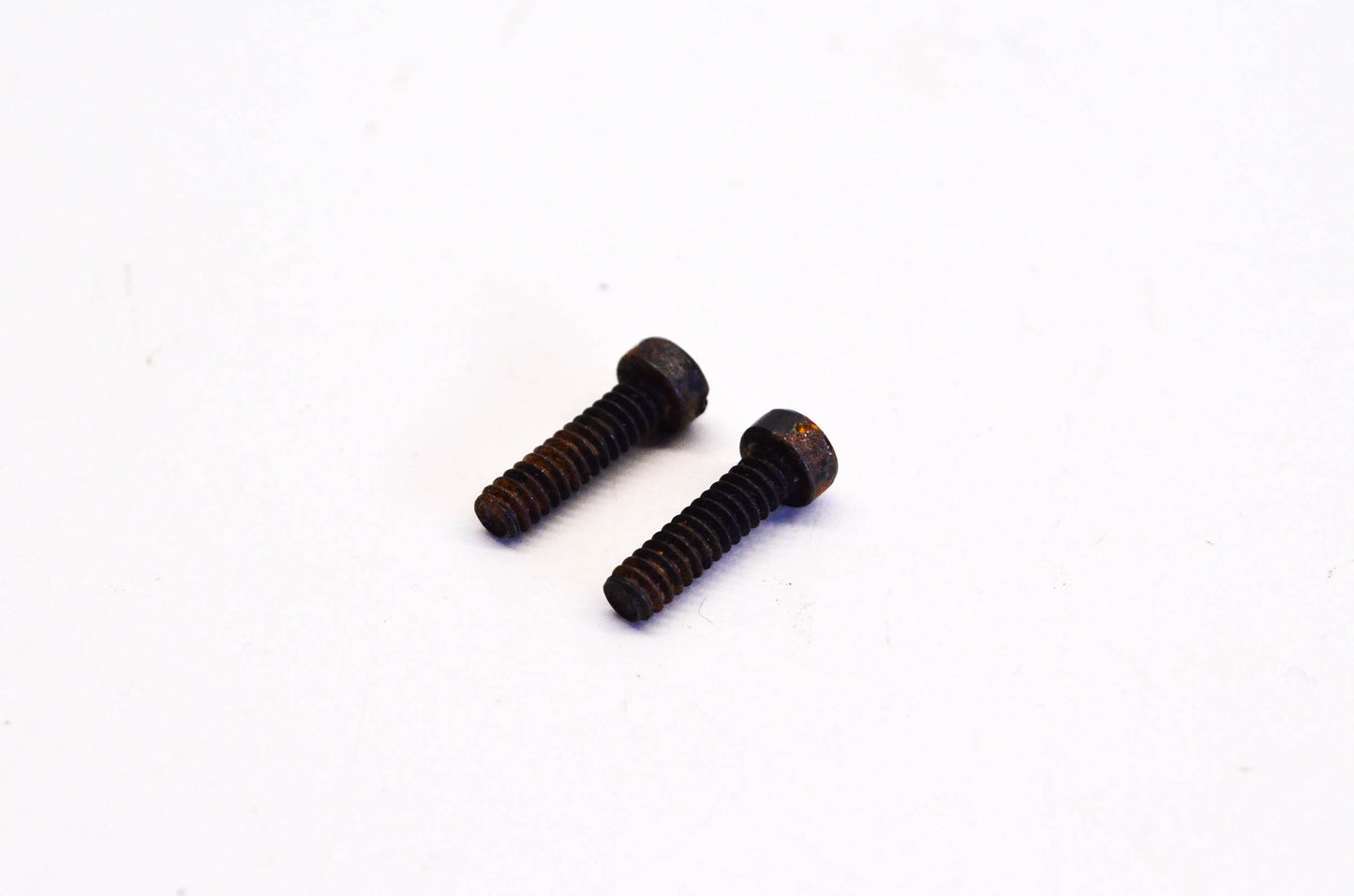 New OEM Briggs & Stratton 90199 Screw Qty 2 NOS