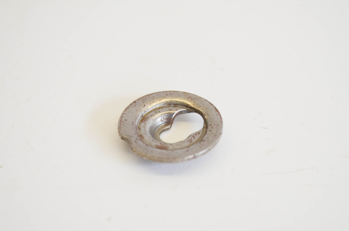 New OEM Briggs & Stratton 221596, BR221596 Retainer NOS