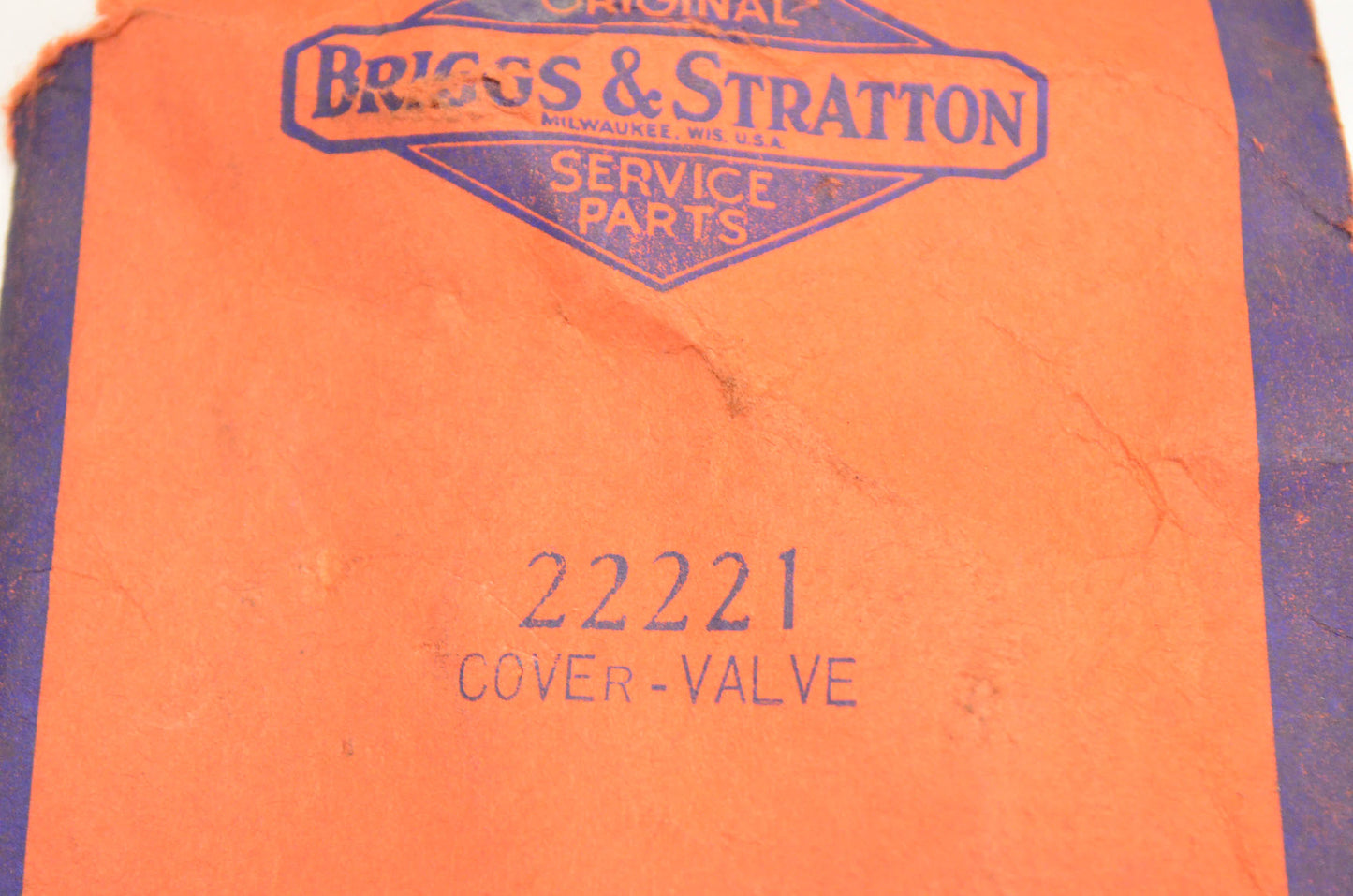 New OEM Briggs & Stratton 22221 Valve Cover NOS