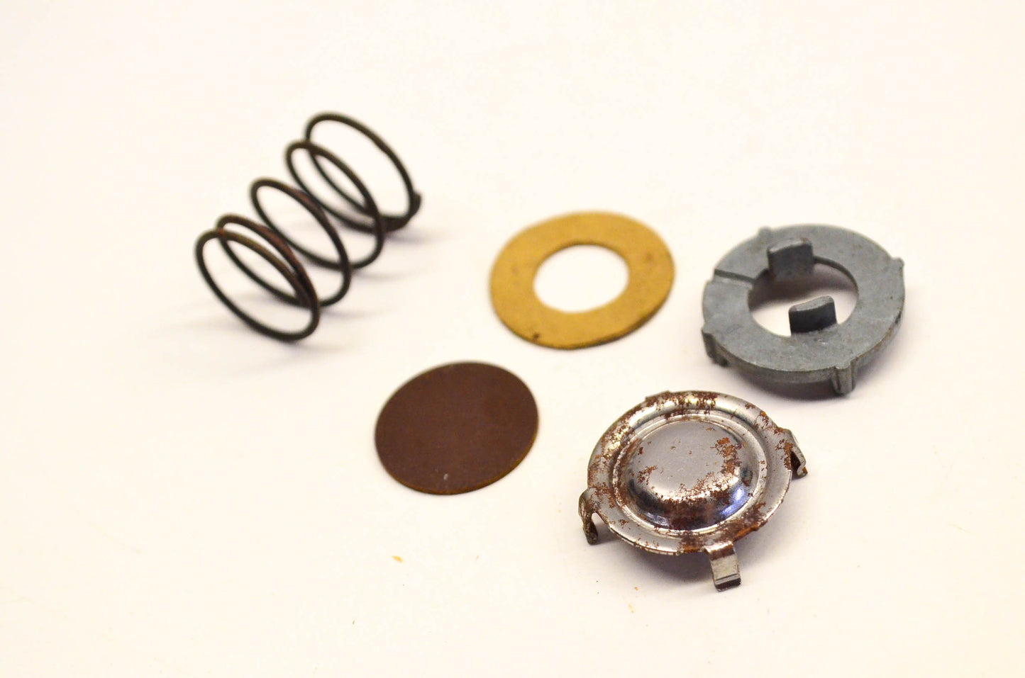 New OEM Briggs & Stratton 291905 Breather Assembly NOS